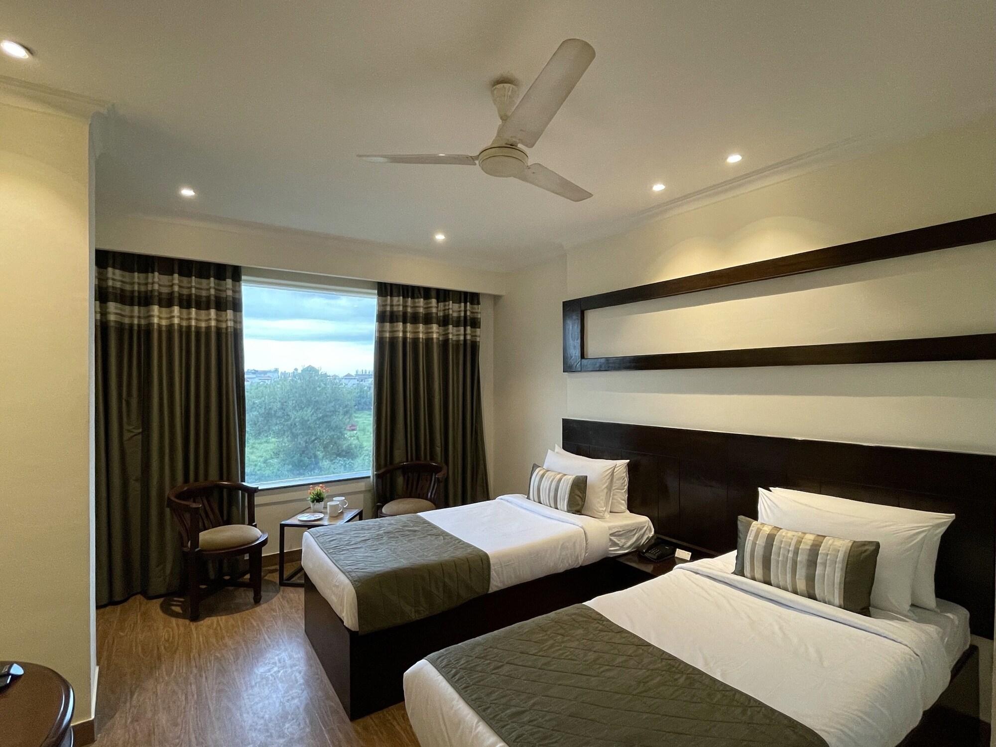 Royale Sarovar Portico Agra Agra  Dış mekan fotoğraf