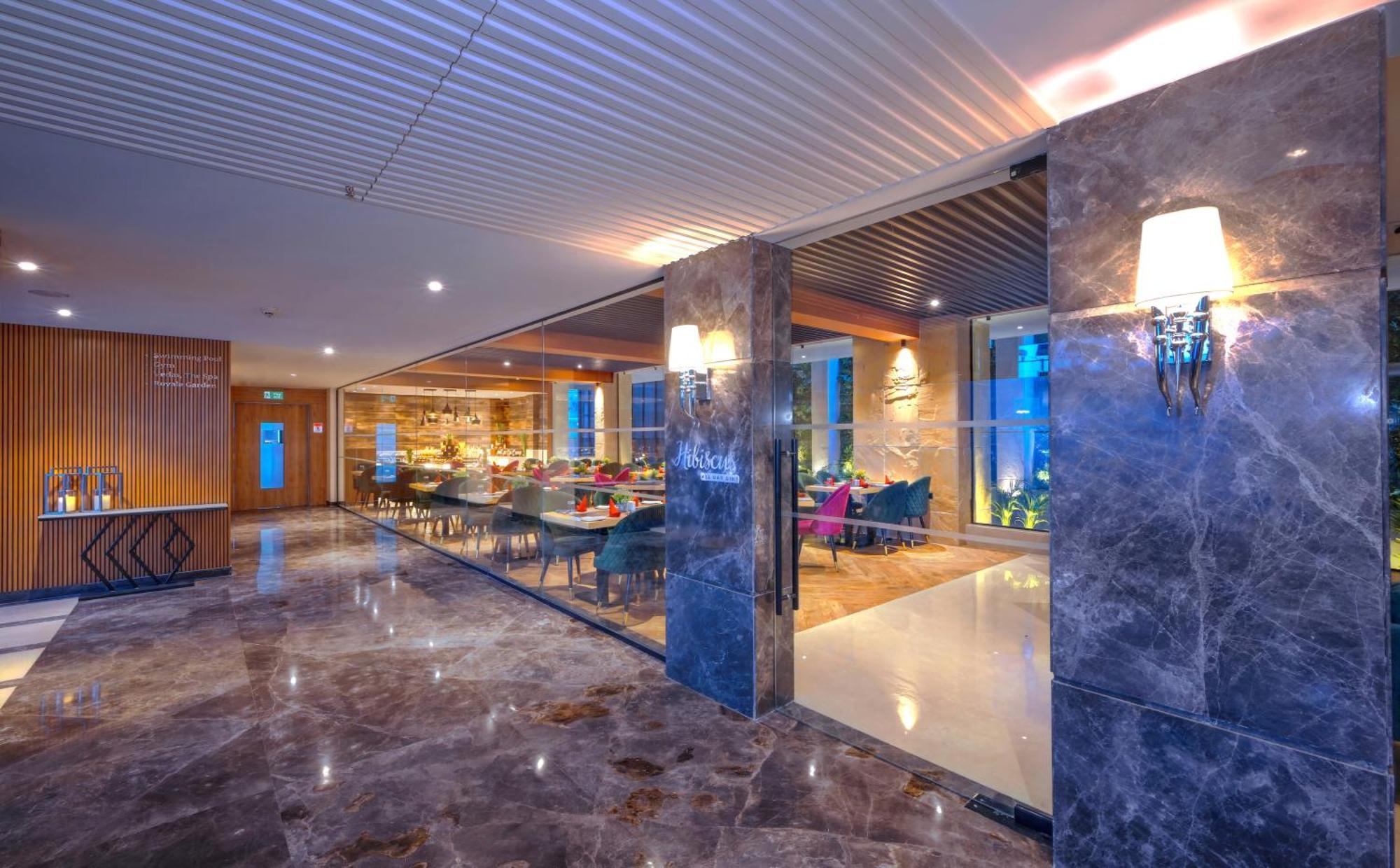 Royale Sarovar Portico Agra Agra  Dış mekan fotoğraf